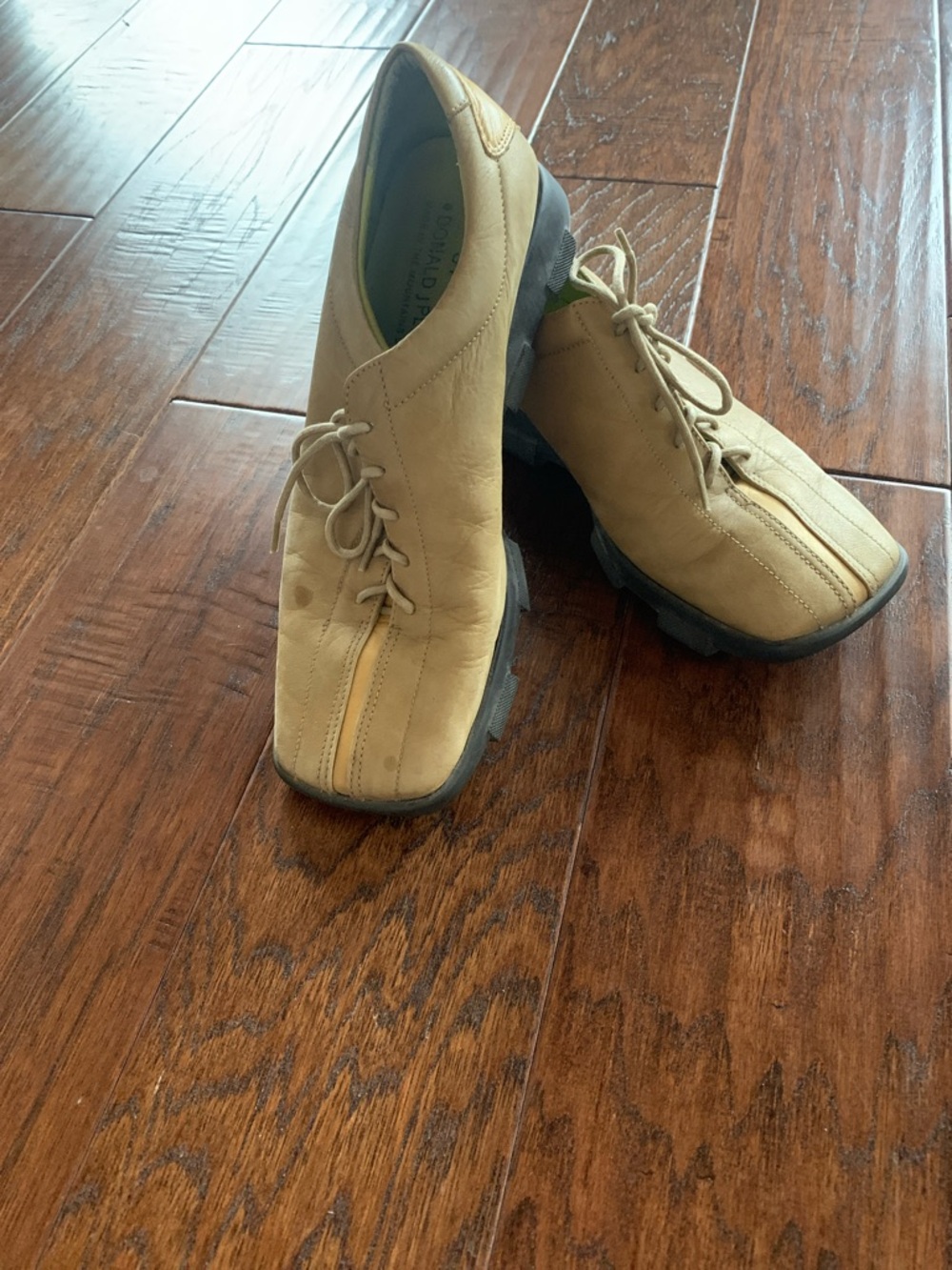 DONALD J. PLINER SPORT OXFORDS